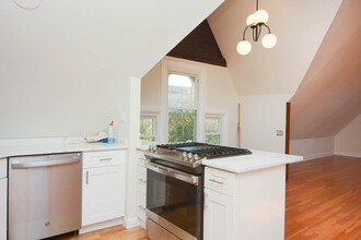 1111 W Roscoe St, Unit A07C in Chicago, IL - Building Photo - Building Photo