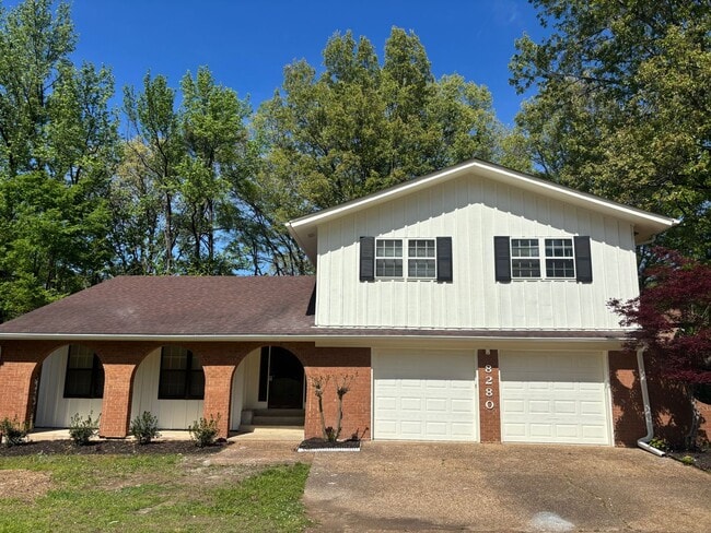 8280 Chippingham Dr in Memphis, TN - Building Photo - Building Photo