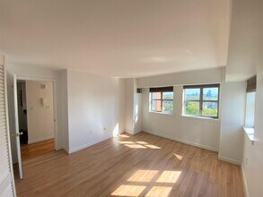 931 Massachusetts Ave, Unit 903 in Cambridge, MA - Building Photo - Building Photo