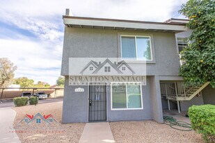 19601 N 7th St in Phoenix, AZ - Building Photo