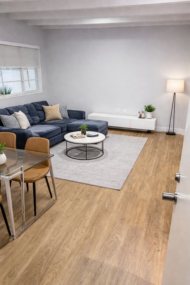 3915 N Meridian Ave, Unit 203 in Miami Beach, FL - Building Photo - Building Photo