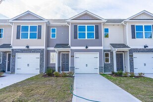 221 1st St in Aberdeen, NC - Building Photo