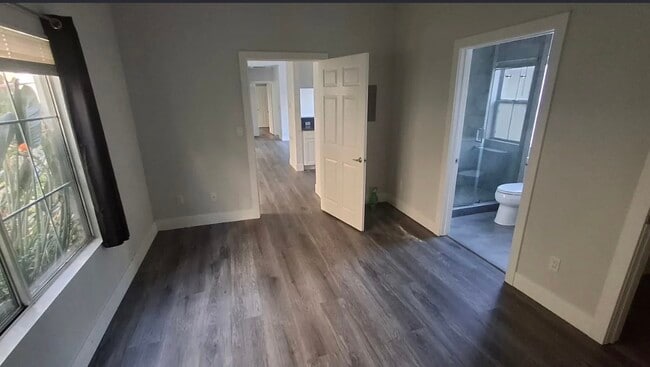 4343 Ventura Canyon Ave, Unit 103 in Los Angeles, CA - Foto de edificio - Building Photo