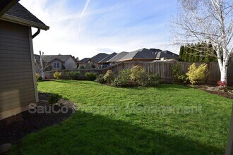 2485 Meridian Dr in Woodburn, OR - Building Photo - Building Photo