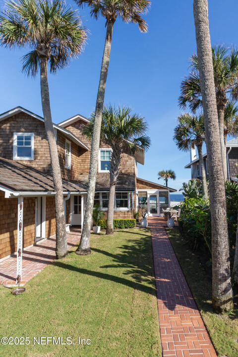 1373 Beach Ave in Atlantic Beach, FL - Building Photo