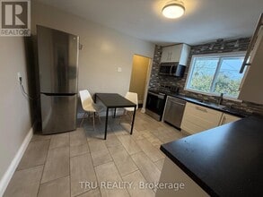 7 Roundhay Dr in Ottawa, ON - Building Photo - Building Photo