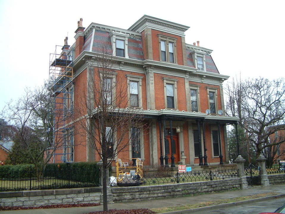 326 E 2nd St in Covington, KY - Building Photo