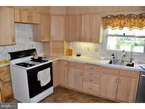 911 Grings Hill Rd in Sinking Spring, PA - Building Photo - Building Photo