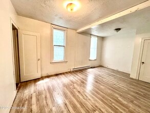 27 Milton Ave in Amsterdam, NY - Building Photo - Building Photo