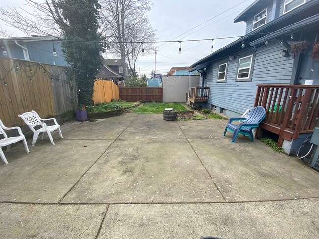 6624 NE Sandy Blvd, Unit 6624 in Portland, OR - Foto de edificio - Building Photo
