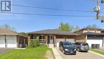 52 Centre St N in Brampton, ON - Building Photo