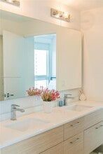 600 NE 27th St, Unit 2605 in Miami, FL - Building Photo - Building Photo