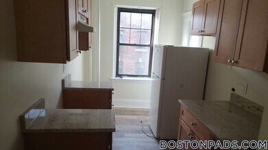 349 Pleasant St, Unit B1-10 in Malden, MA - Building Photo - Building Photo