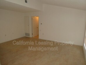 26751 Whispering Leaves Dr in Santa Clarita, CA - Building Photo - Building Photo