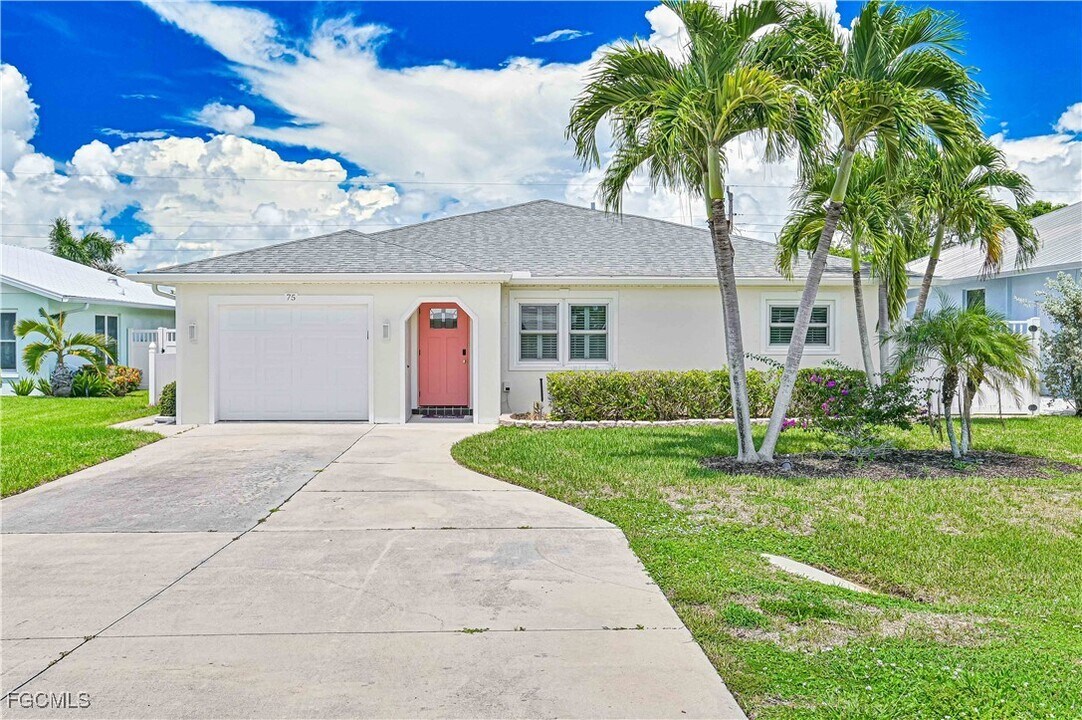 75 3rd St in Bonita Springs, FL - Building Photo