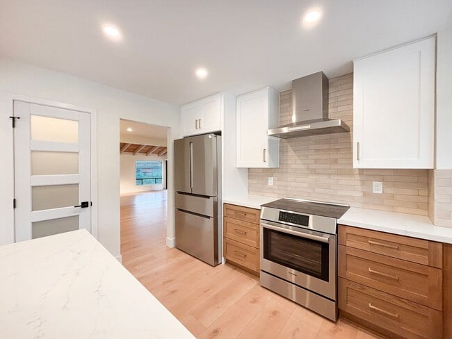 property at 5578 Candlelight Dr