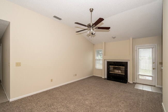 407 Rolling Rock Ct in Jacksonville, FL - Foto de edificio - Building Photo