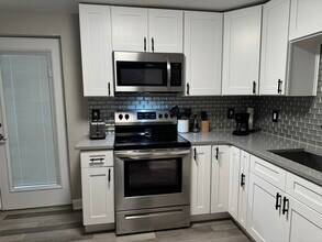 3521 W Paul Ave in Tampa, FL - Building Photo - Building Photo