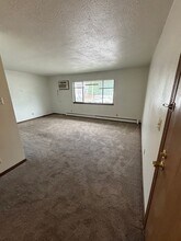 Claremont Apartments in Iowa City, IA - Building Photo - Interior Photo