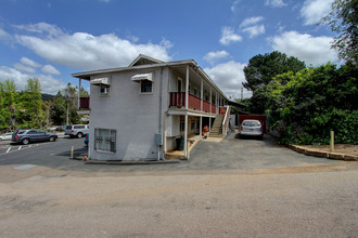 2455-2459 Alpine Blvd in Alpine, CA - Foto de edificio - Building Photo