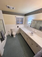 46 Tumblebrook Ln in West Hartford, CT - Building Photo - Building Photo