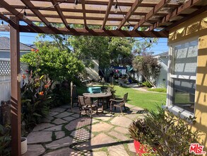 221 W 64th Pl in Inglewood, CA - Building Photo - Building Photo