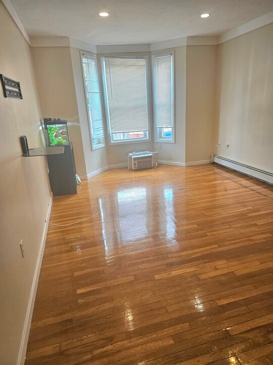 774 E 5th St, Unit 1 in Boston, MA - Building Photo