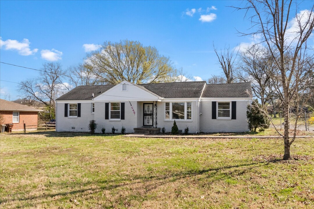 1113 Bell Grimes Ln in Nashville, TN - Foto de edificio