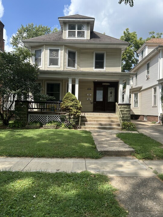 717 S Douglas Ave in Springfield, IL - Foto de edificio