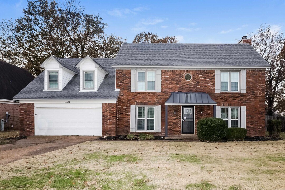 4851 Harvest Knoll Ln in Memphis, TN - Foto de edificio