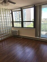 2740 N Pine Grove Ave in Chicago, IL - Building Photo - Building Photo