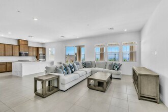528 Parkwind Ln in Las Vegas, NV - Building Photo - Building Photo