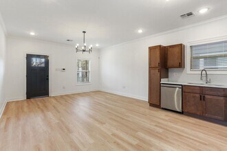 2028 St Anthony St-Unit -Ebony Ballard in New Orleans, LA - Building Photo - Building Photo