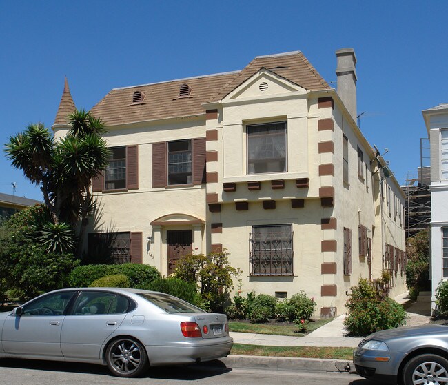 112 S Flores St in Los Angeles, CA - Foto de edificio - Building Photo