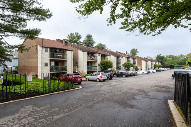 Clarendon Ct Condominiums