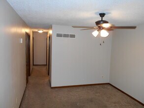 1019 N Kiger Rd in Independence, MO - Building Photo - Building Photo