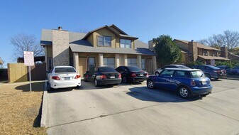 7536 Oak Chase in San Antonio, TX - Building Photo