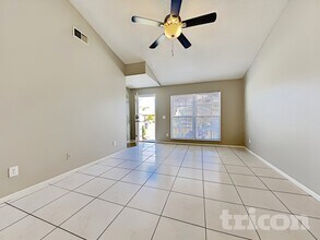 4413 Shadberry Dr in Tampa, FL - Building Photo - Building Photo