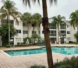 5760 Rock Island Rd, Unit 327 in Tamarac, FL - Building Photo - Building Photo