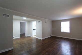 313 E 27th Ave in North Kansas City, MO - Building Photo - Building Photo