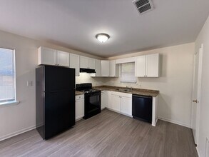 123 Lake Pl in Athens, GA - Building Photo - Building Photo