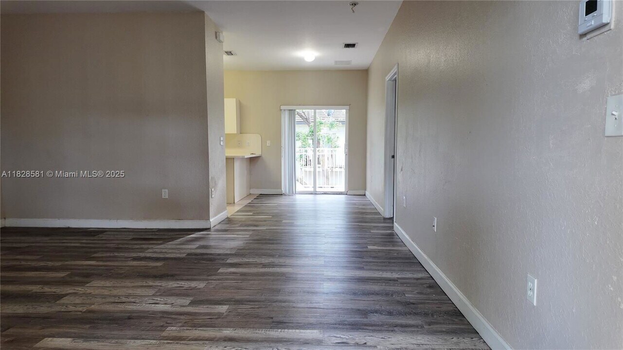 374 NE 27th Ave in Homestead, FL - Building Photo