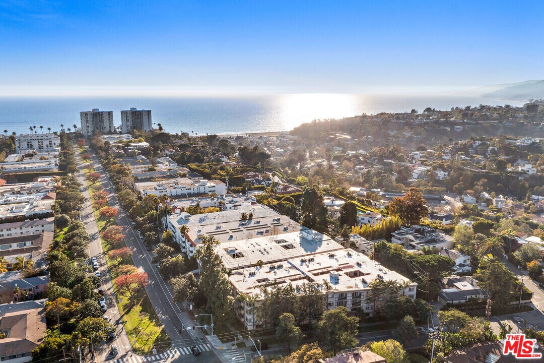 222 7th St in Santa Monica, CA - Building Photo