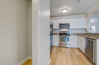 6211 Rolling Fork Rd in North Charleston, SC - Building Photo - Building Photo