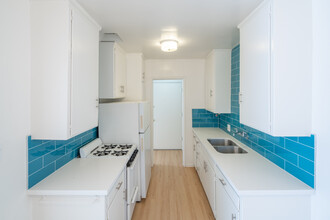 Gayley Manor Apartments in Los Angeles, CA - Building Photo - Interior Photo