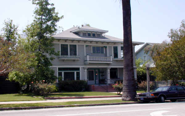 552 Cajon St in Redlands, CA - Foto de edificio