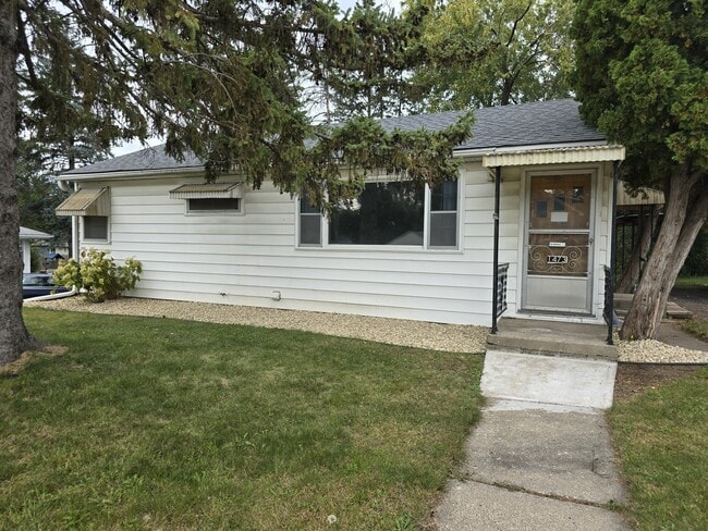 1473 Cope Ave E in Maplewood, MN - Foto de edificio - Building Photo