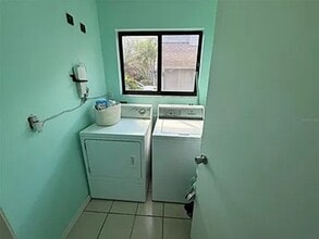 810 Hammockwood Ct in Sarasota, FL - Foto de edificio - Building Photo