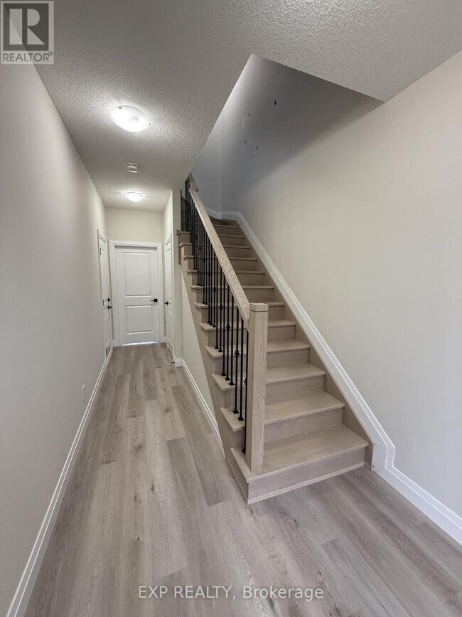 13 KEYSTONE TRAIL in Welland, ON - Building Photo - Building Photo