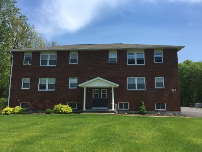 916 Kings Rd in Rotterdam, NY - Building Photo
